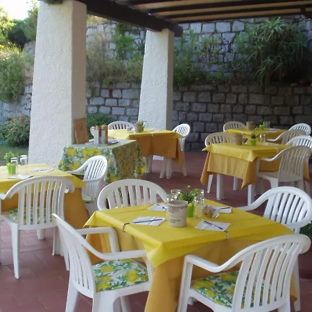 Dei Limoni Couette-café SantʼAndrea
